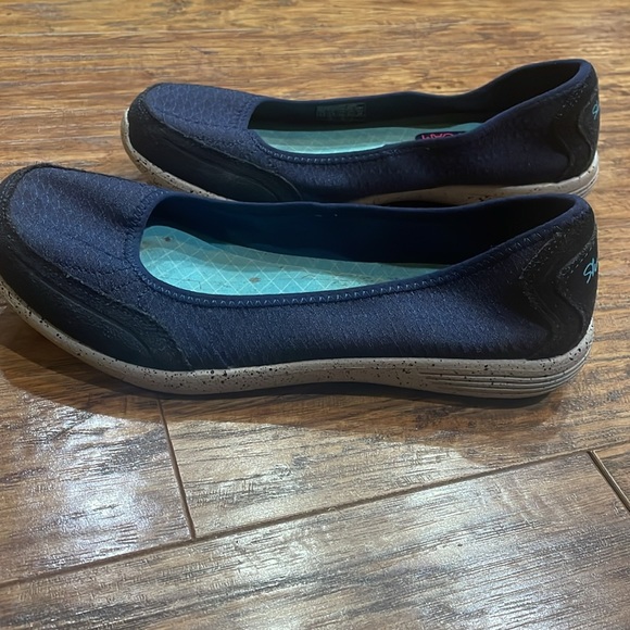 Skechers Air cooled memory foam shoes - Picture 2 of 6